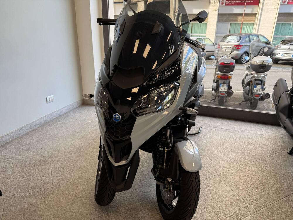 Piaggio MP3 310 Sport (2025) (2)