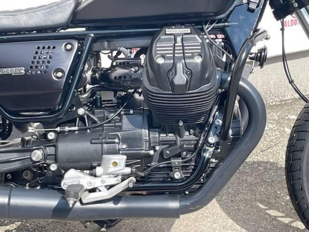 Moto Guzzi V9 Bobber (2021 - 25) (3)