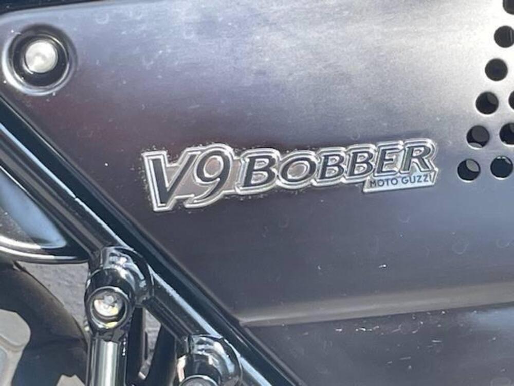 Moto Guzzi V9 Bobber (2021 - 25) (5)