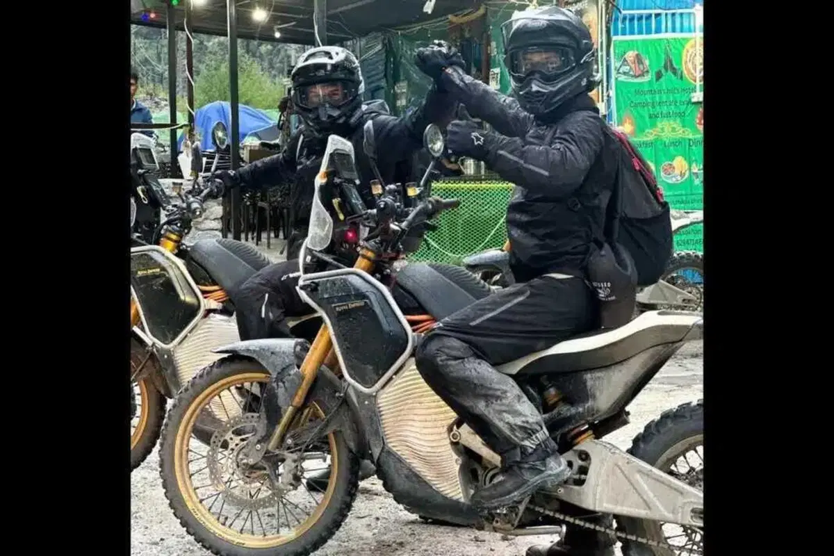 La Himalayan elettrica sempre più vicina: anche Carlos Checa nei test (7)