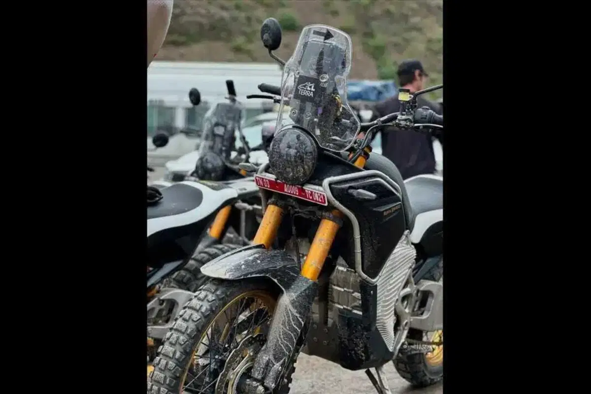 La Himalayan elettrica sempre più vicina: anche Carlos Checa nei test (9)