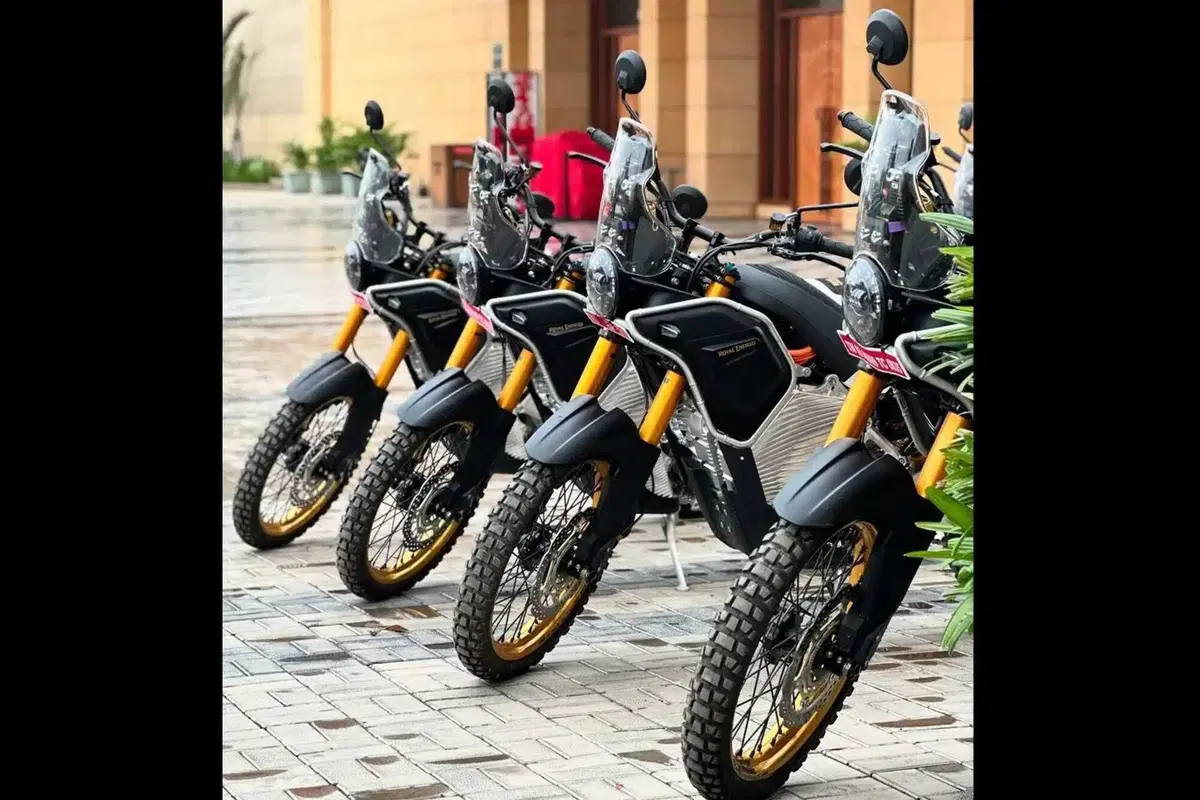 La Himalayan elettrica sempre più vicina: anche Carlos Checa nei test (10)