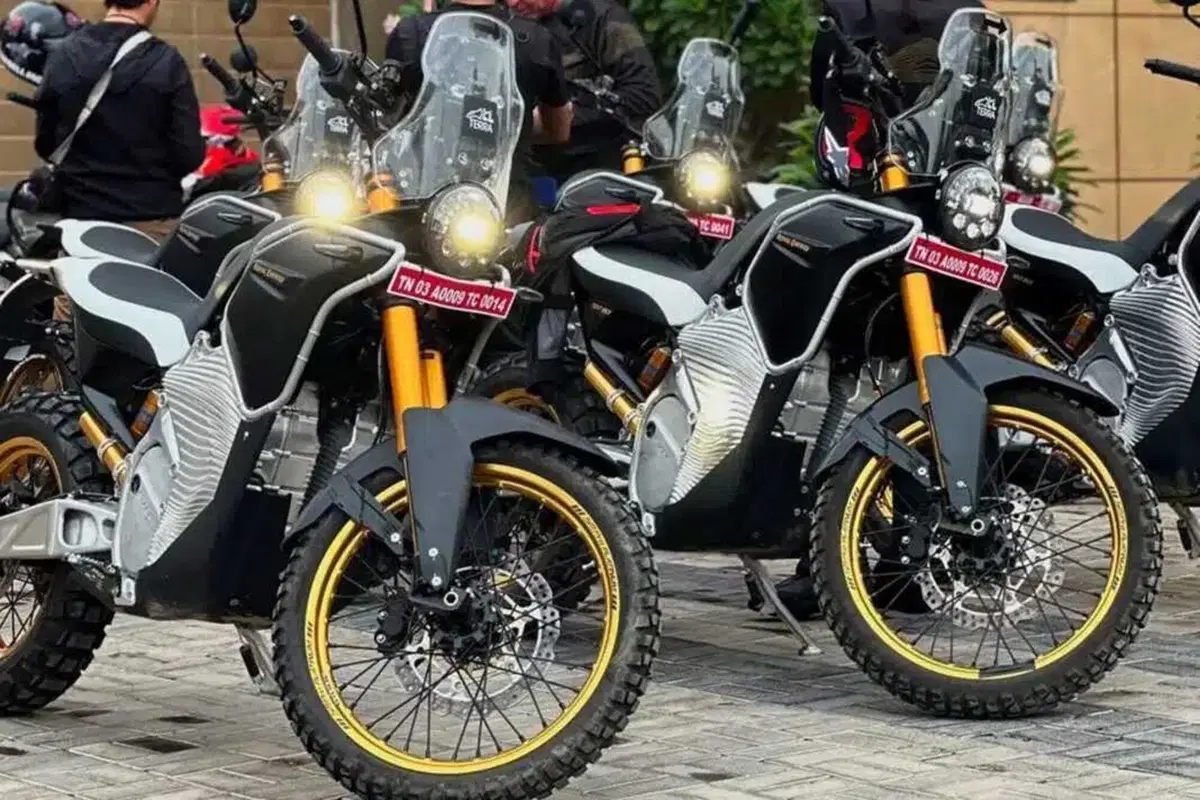 La Himalayan elettrica sempre più vicina: anche Carlos Checa nei test (11)
