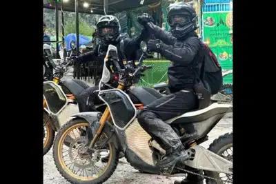 La Himalayan elettrica sempre pi&ugrave; vicina: anche Carlos Checa nei test