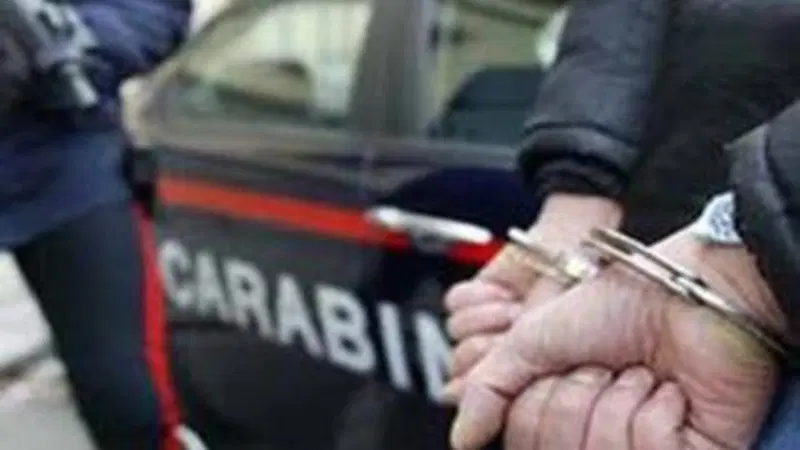 Furto, inseguimento e alta tensione contro i Carabinieri: ladro fermato con il Taser