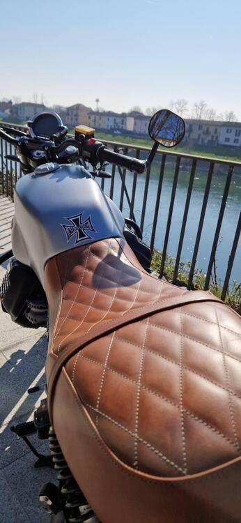 Moto Guzzi V7 Stone Centenario (2021 - 22) (2)