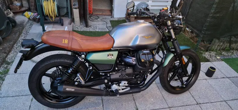 Moto Guzzi V7 Stone Centenario (2021 - 22) (6)