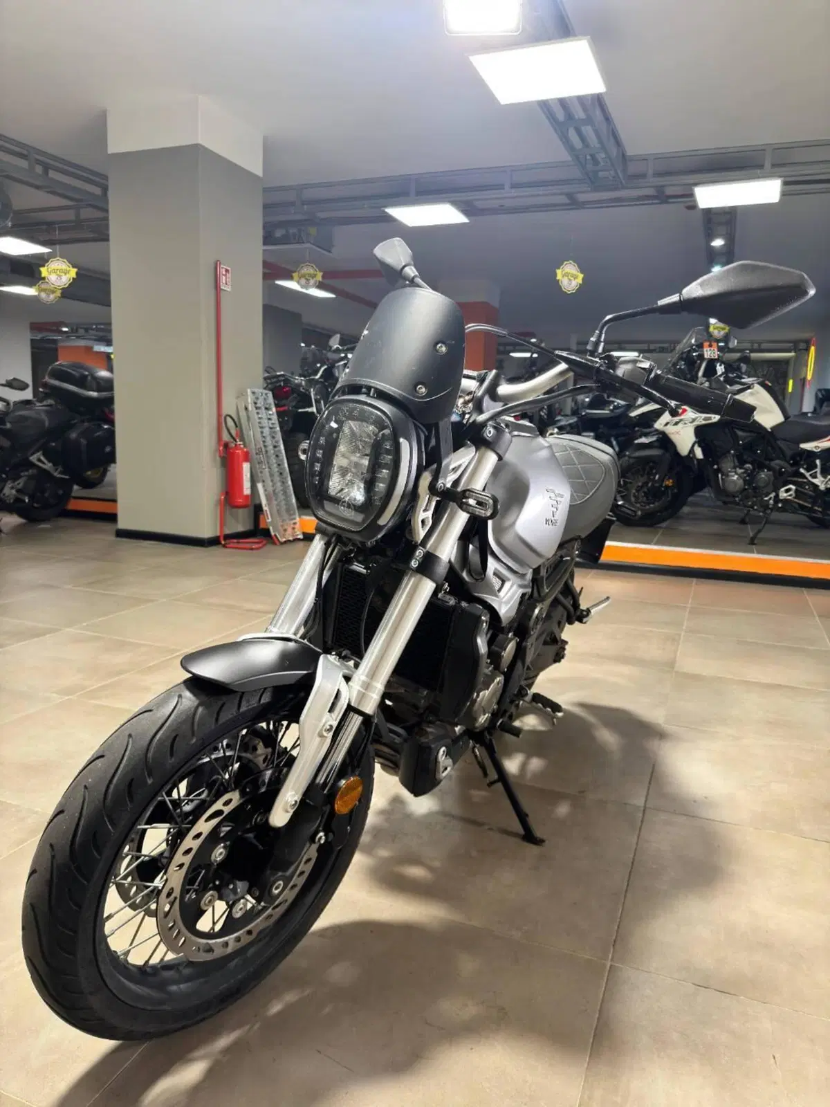 Voge Trofeo 300ACX Scrambler (2021 - 26) (3)
