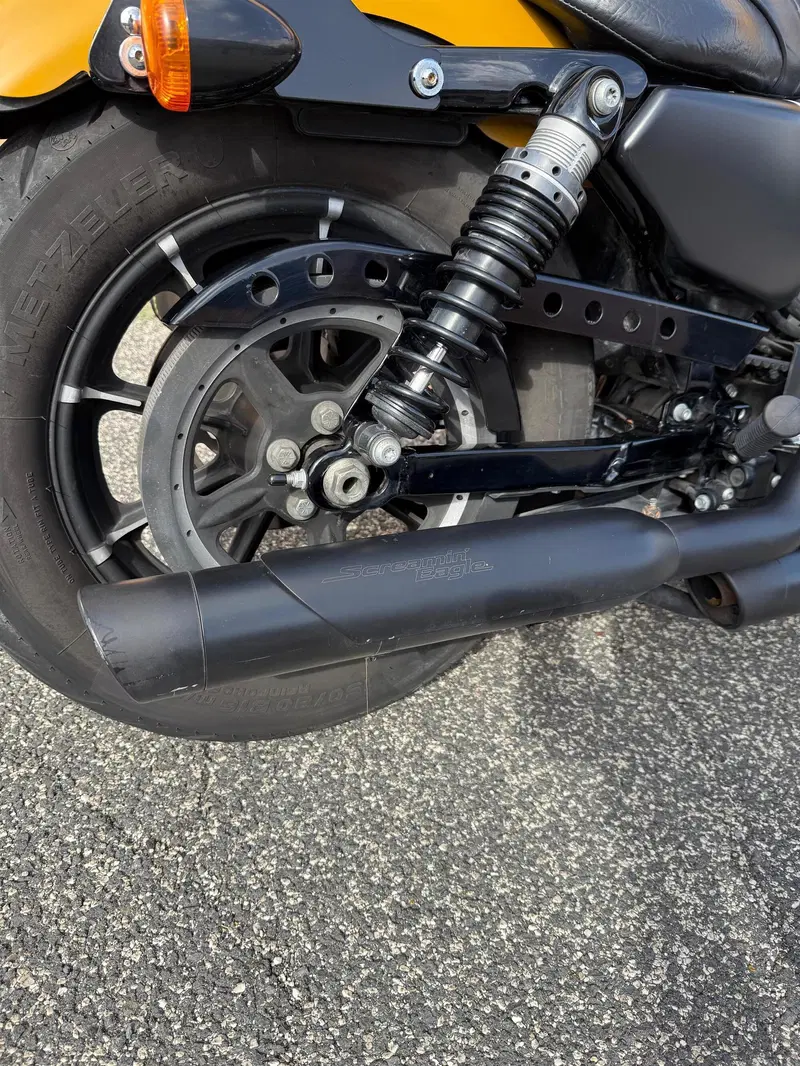 Harley-Davidson 883 Iron (2017 - 20) - XL 883N (5)