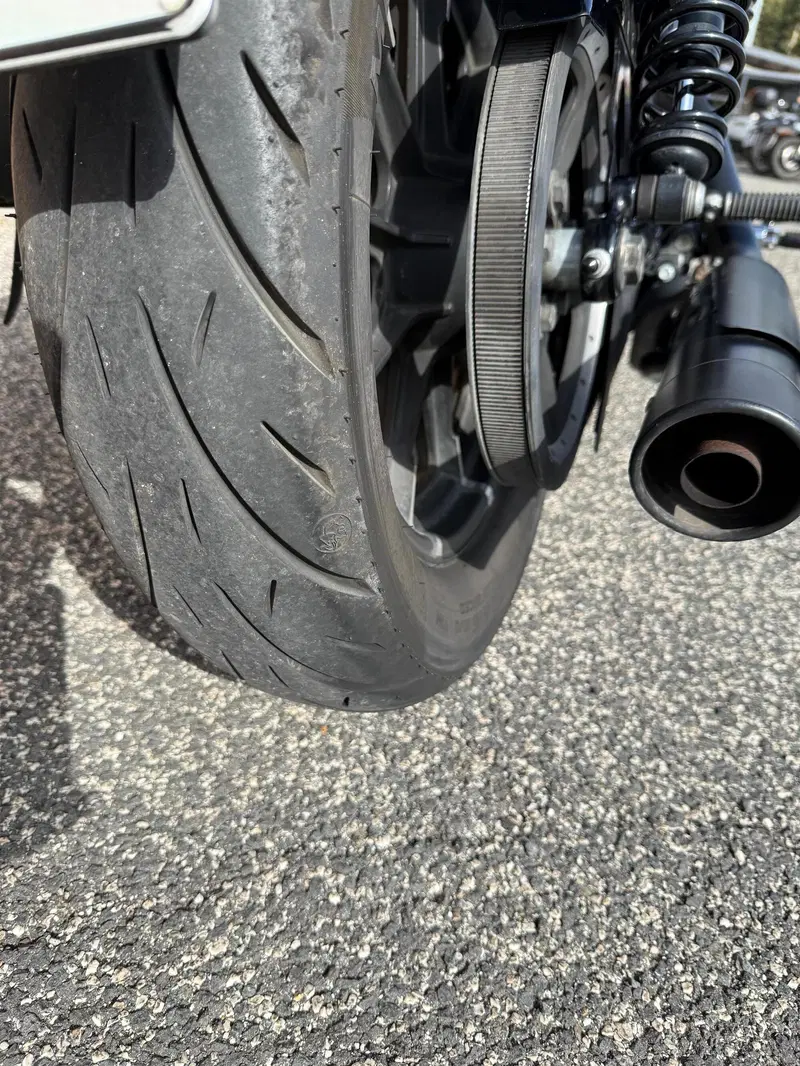 Harley-Davidson 883 Iron (2017 - 20) - XL 883N (11)