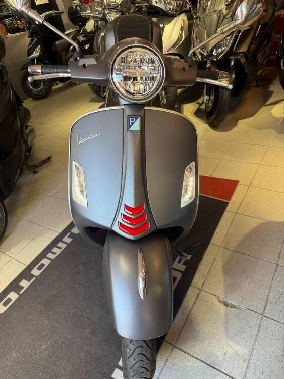 Vespa GTS 300 Super Sport Hpe (2019) (4)