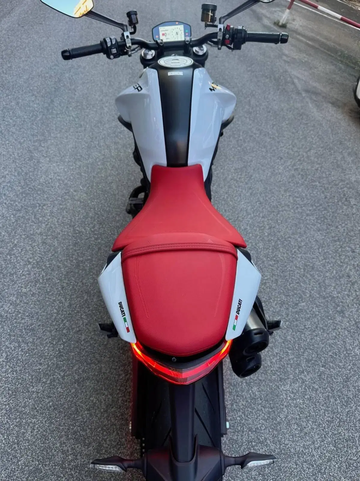 Ducati Monster 937 + (2021 - 25) (5)