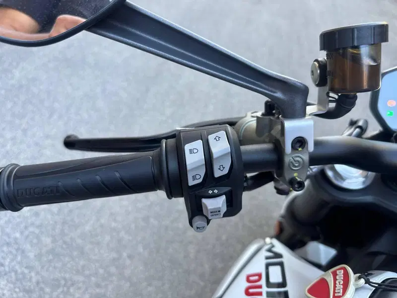 Ducati Monster 937 + (2021 - 25) (10)