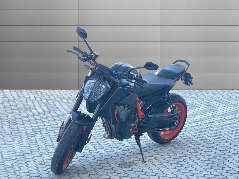 KTM 890 Duke R (2021) (2)
