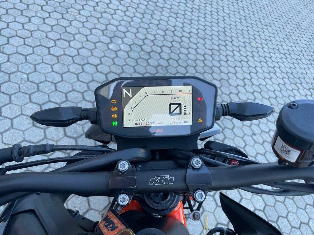 KTM 890 Duke R (2021) (5)