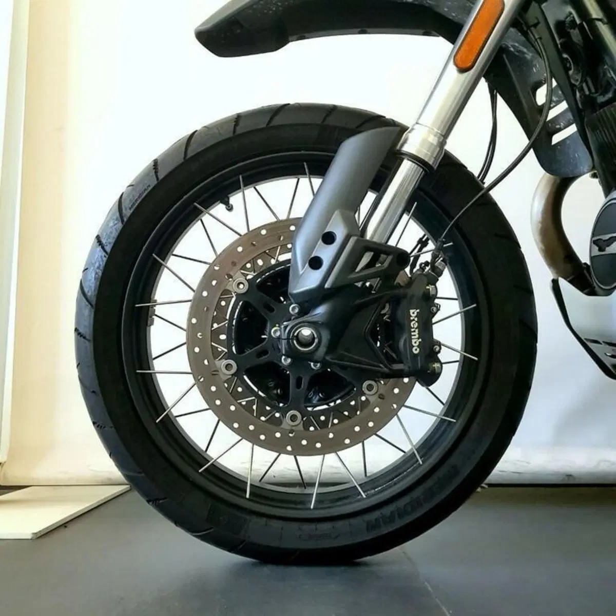 Moto Guzzi V85 TT (2021 - 23) (7)