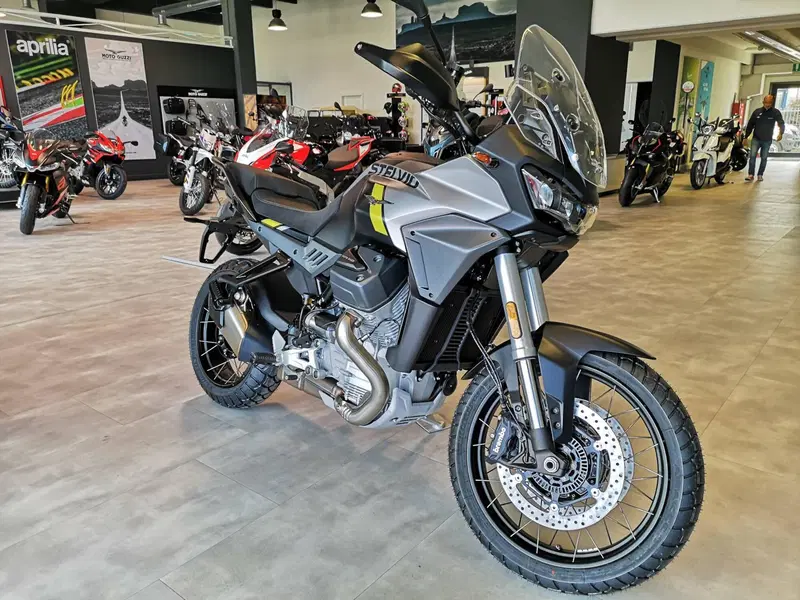 Moto Guzzi Stelvio (2024 - 26) (2)