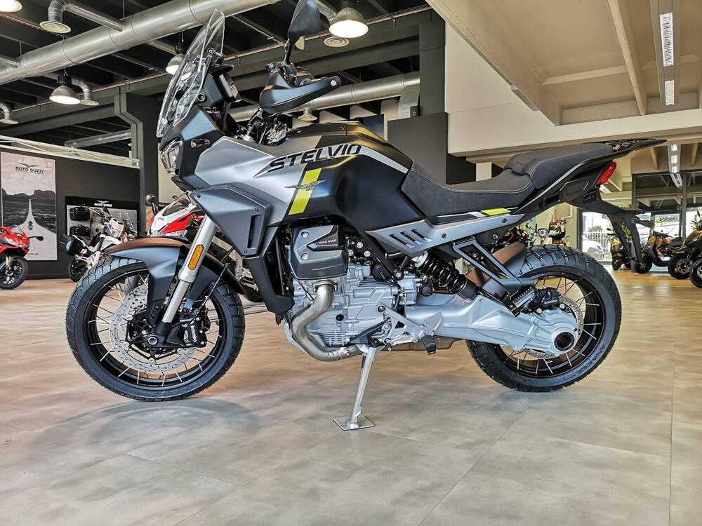 Moto Guzzi Stelvio (2024 - 25) (3)