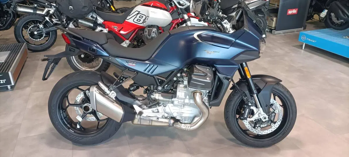 Moto Guzzi V100 Mandello (2025 - 26)
