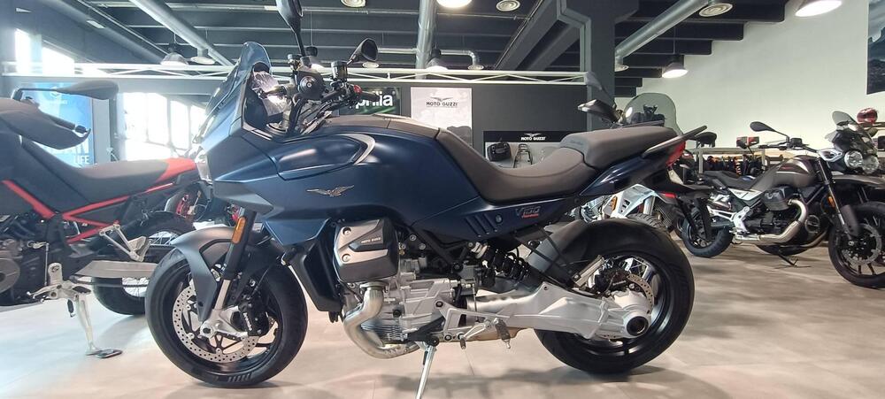 Moto Guzzi V100 Mandello (2025) (3)