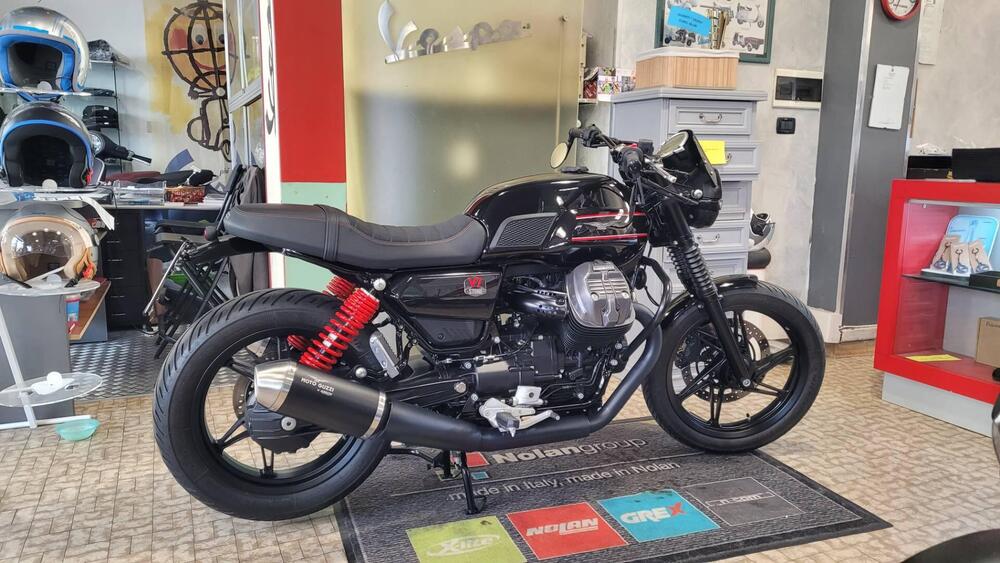 Moto Guzzi V7 Stone Special Edition (2022 - 25) (3)