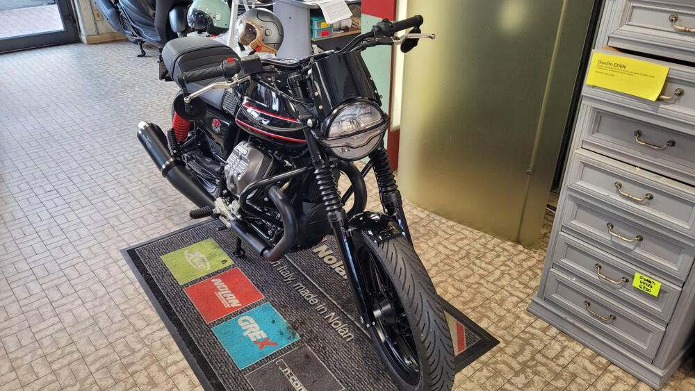 Moto Guzzi V7 Stone Special Edition (2022 - 25) (4)