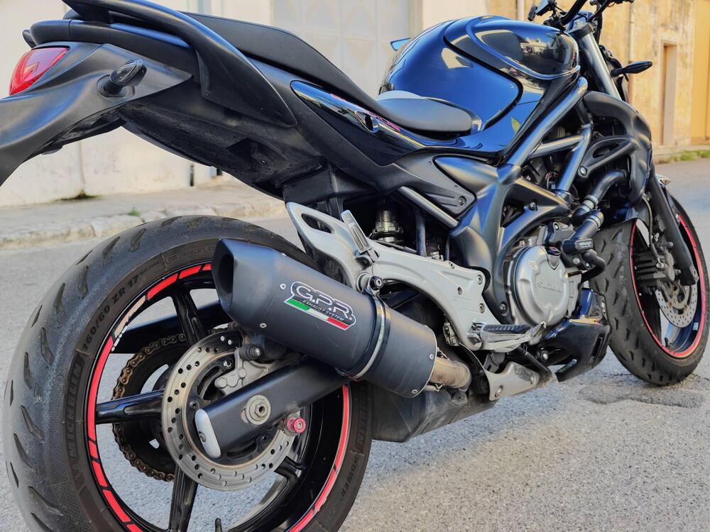 Suzuki Gladius 650 SFV (2009 - 15) (2)