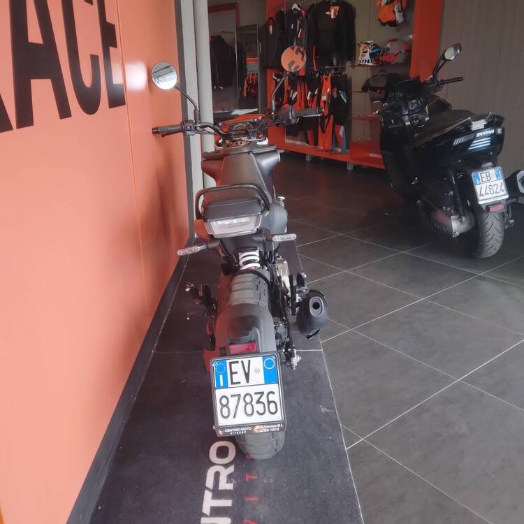 Husqvarna Svartpilen 401 (2021 - 23) (2)