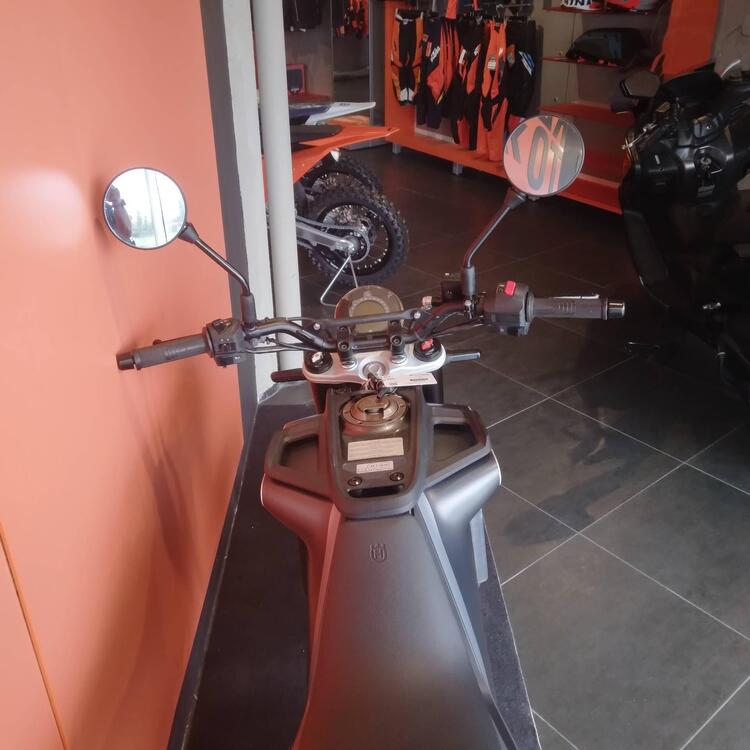 Husqvarna Svartpilen 401 (2021 - 23) (3)