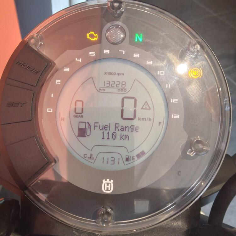 Husqvarna Svartpilen 401 (2021 - 23) (4)