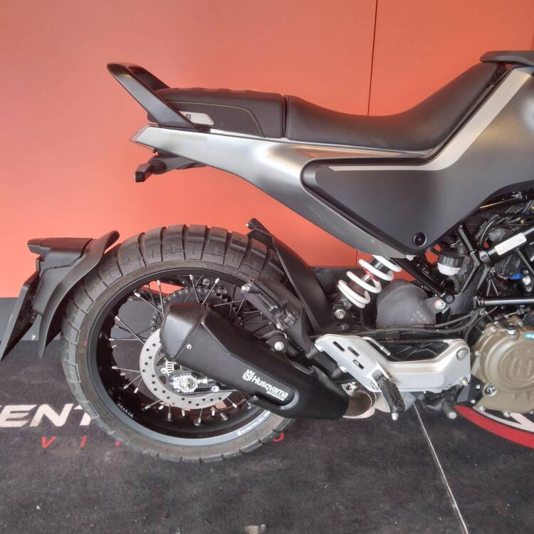 Husqvarna Svartpilen 401 (2021 - 23) (5)