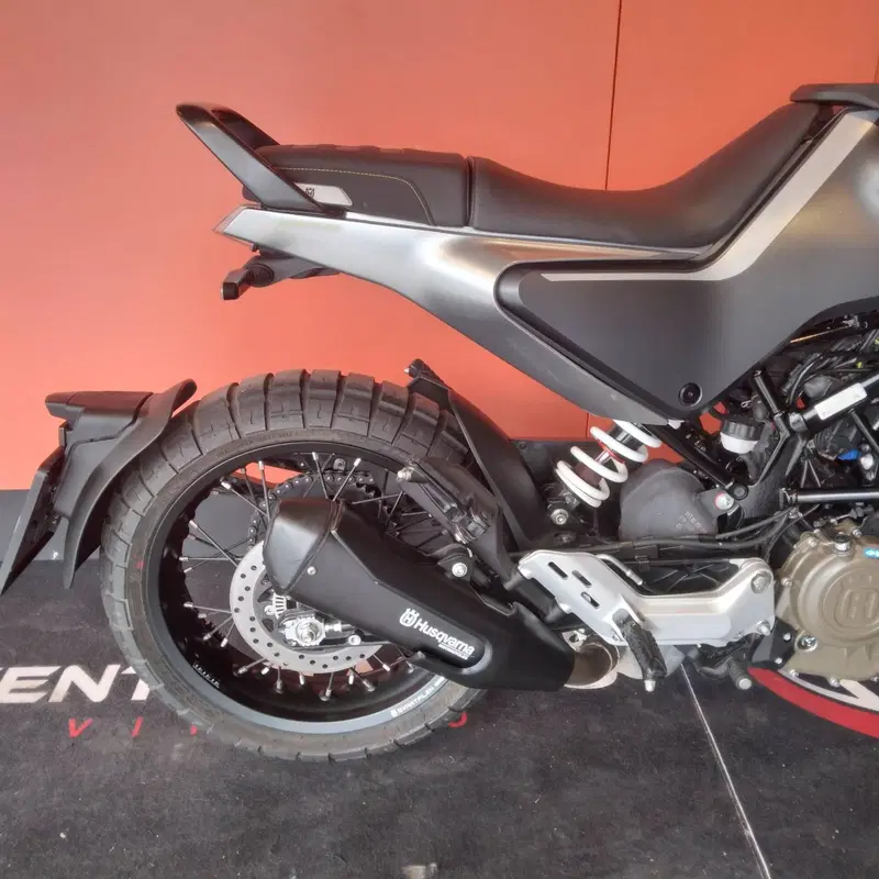 Husqvarna Svartpilen 401 (2021 - 23) (5)