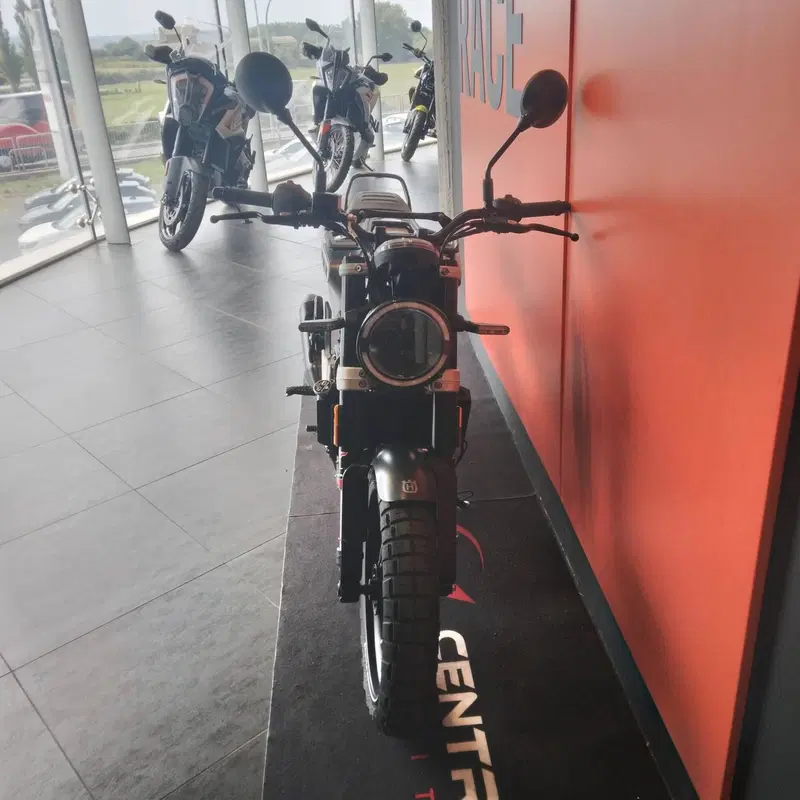 Husqvarna Svartpilen 401 (2021 - 23) (9)