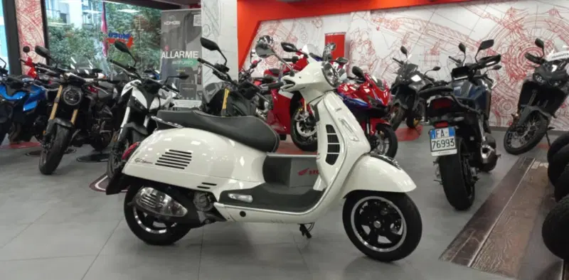 Vespa GTS 300 Super Hpe (2018 - 19)