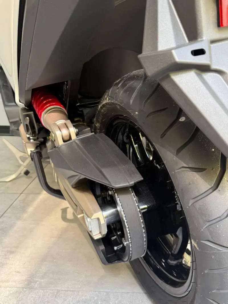 Kymco AK 575 Premium (2025 - 26) (10)