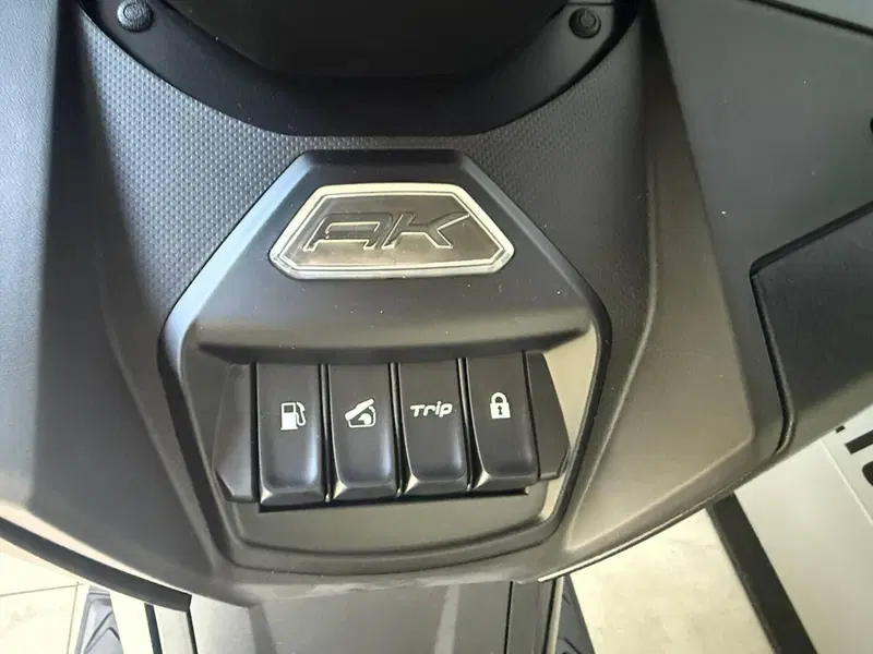 Kymco AK 575 Premium (2025 - 26) (17)