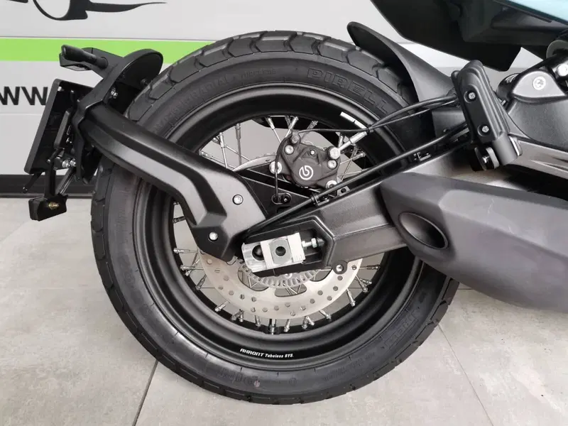 Moto Morini SEIEMMEZZO SCR (2022 - 26) (9)