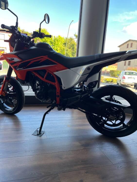 KTM 125 SMC R (2025) (2)