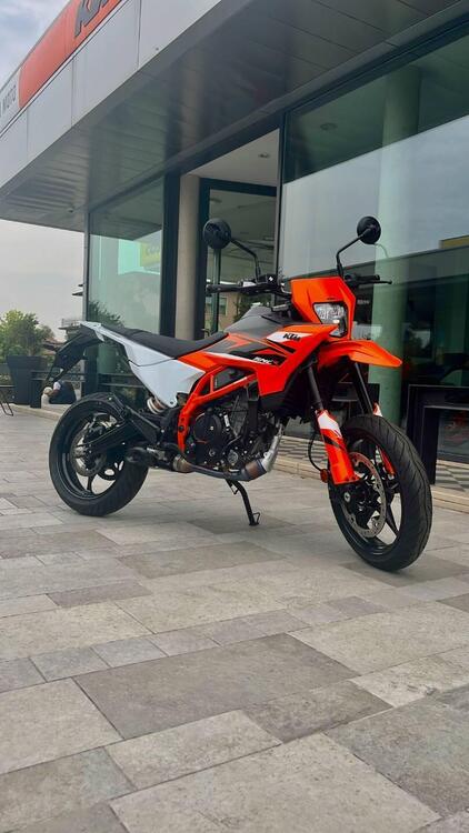 KTM 125 SMC R (2025)