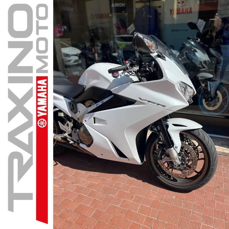 Honda VFR 800 F (2014 - 16) (5)