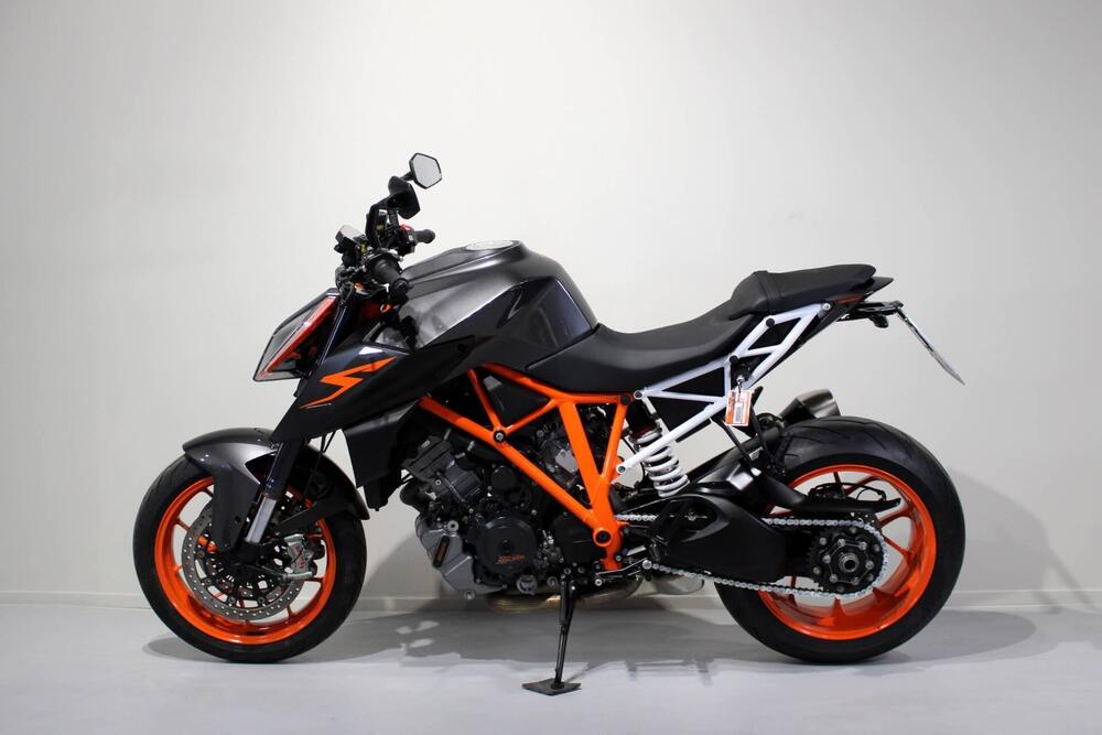 KTM 1290 Super Duke R (2019) (4)