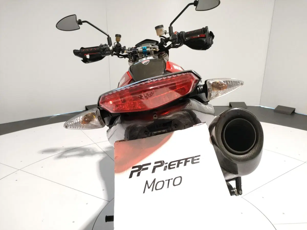 Ducati Hypermotard 1100 EVO (2010 - 12) (17)