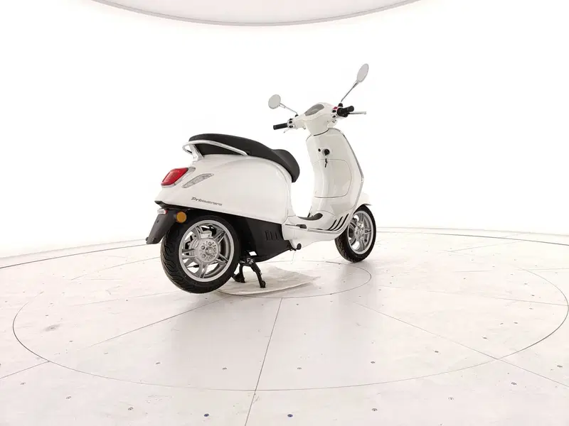 Vespa Primavera Elettrica 45 Red (2024 - 26) (4)