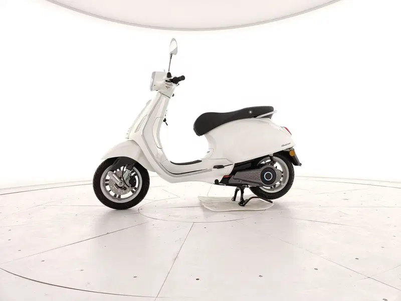 Vespa Primavera Elettrica 45 Red (2024 - 26) (2)