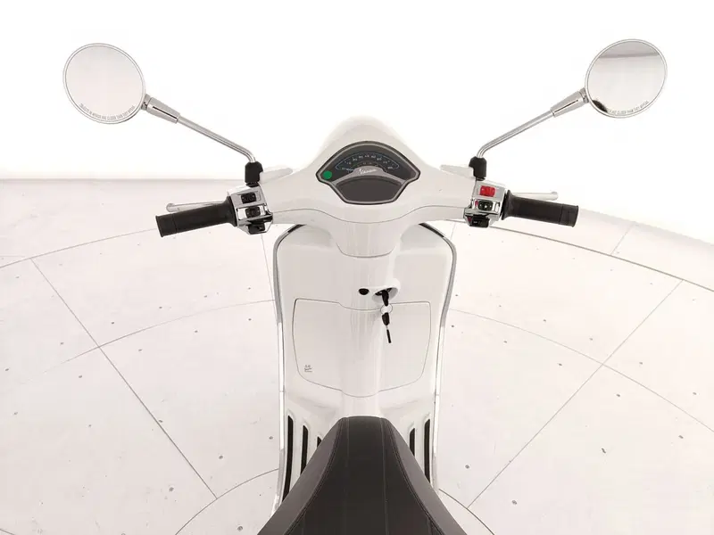 Vespa Primavera Elettrica 45 Red (2024 - 26) (11)