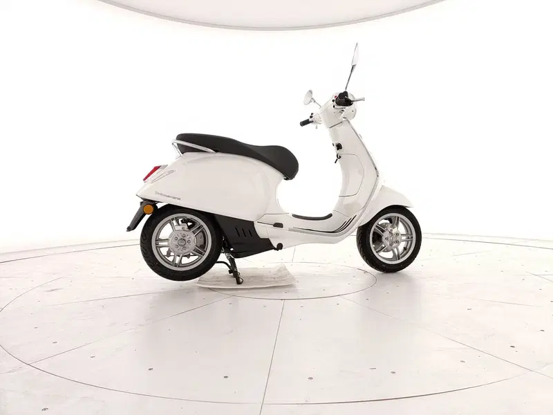 Vespa Primavera Elettrica 45 Red (2024 - 26) (5)