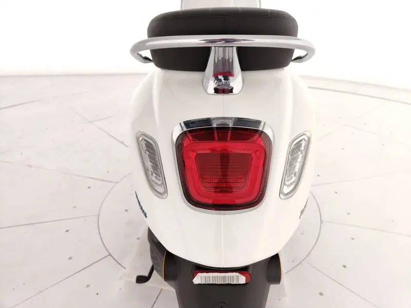 Vespa Primavera Elettrica 45 Red (2024 - 26) (9)