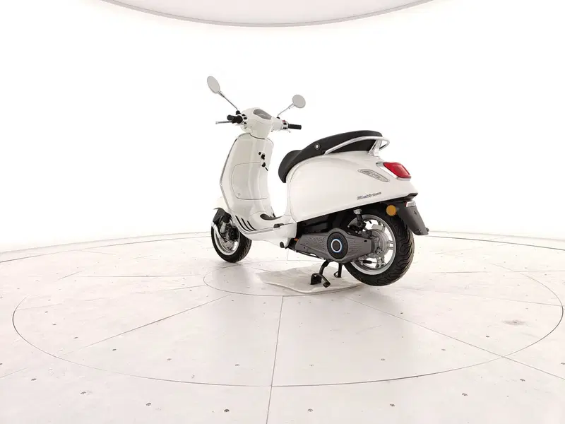 Vespa Primavera Elettrica 45 Red (2024 - 26) (3)