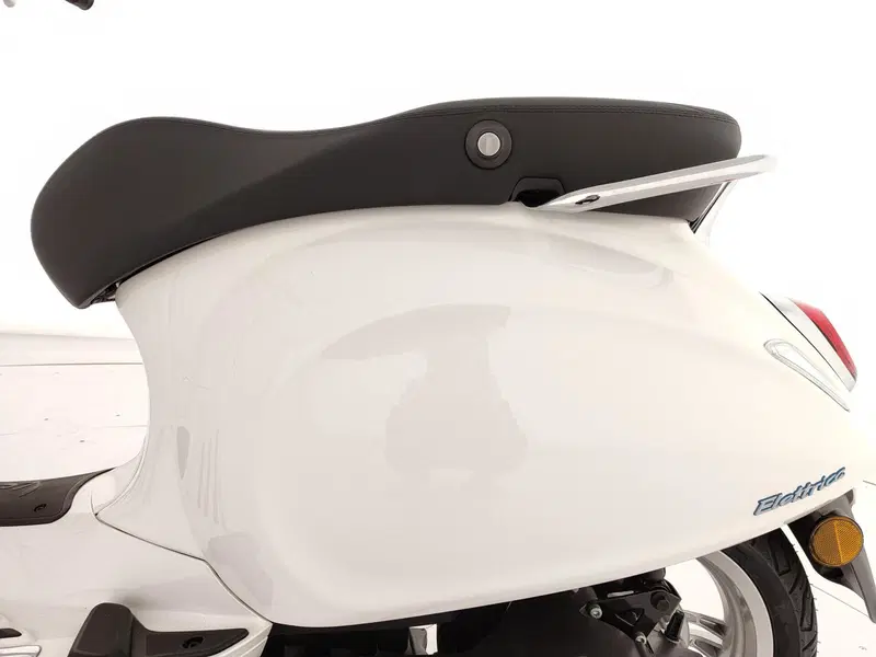 Vespa Primavera Elettrica 45 Red (2024 - 26) (15)