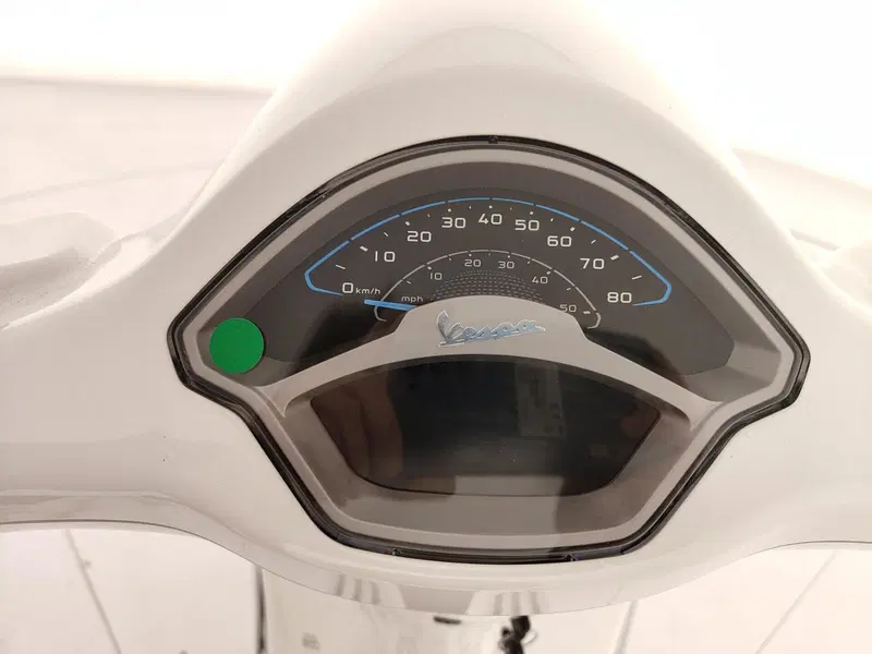 Vespa Primavera Elettrica 45 Red (2024 - 26) (12)